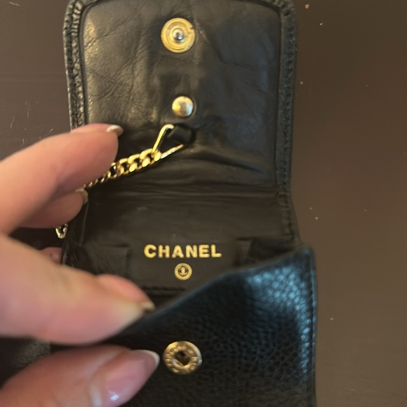 Chanel caviar leather key chain card holder GUC!! - Picture 2 of 8